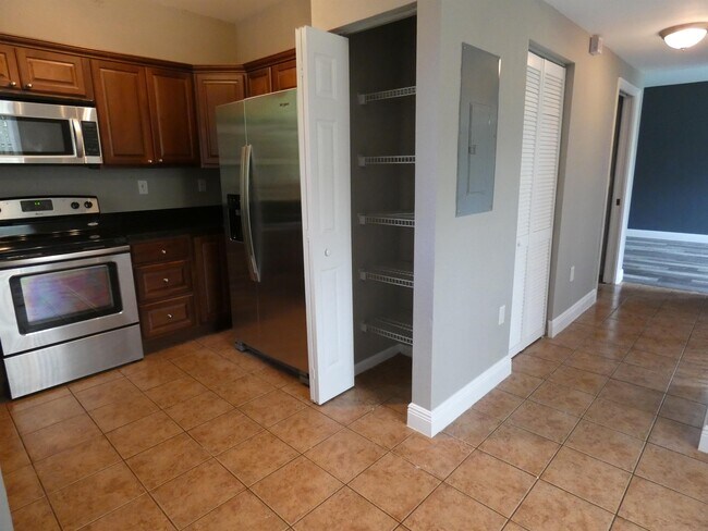 Foto del edificio - 17343 NW 7th Ave