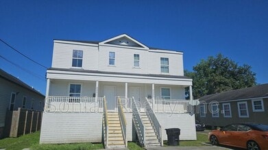 Building Photo - 2251 W Robert E Lee Blvd