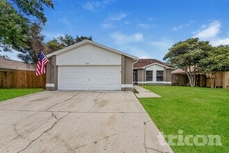 Building Photo - 2025 Helm Ln
