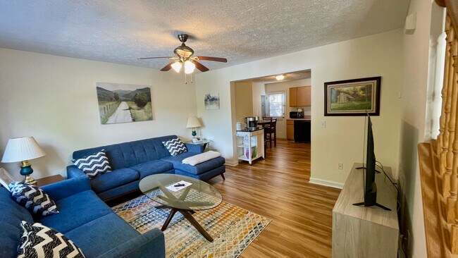 037_425_MILLWOOD_AVE__301459_557704 - 30 True Way Ln