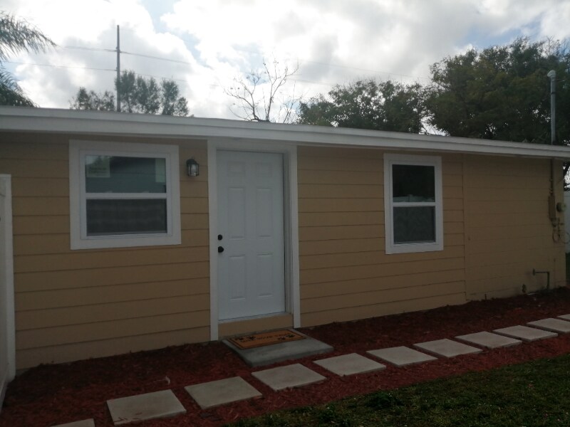 Foto principal - 5824 Harcourt Ave