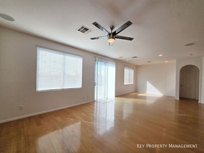 Foto del edificio - 7423 Coyote Cave Ave