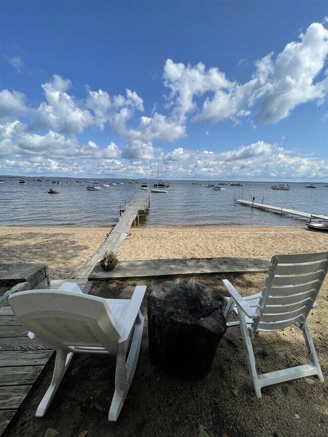 Foto del edificio - 73 Sebago Rd