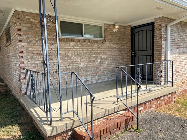 Building Photo - 3413 Lisa Dr