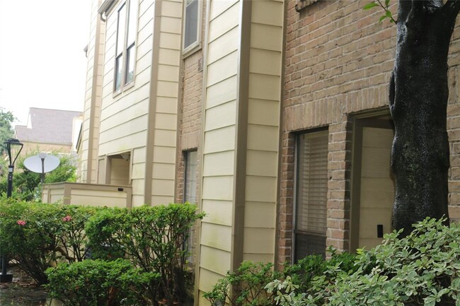 Building Photo - 8299 Cambridge St