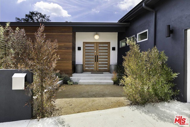 Foto principal - 2935 Hollyridge Dr