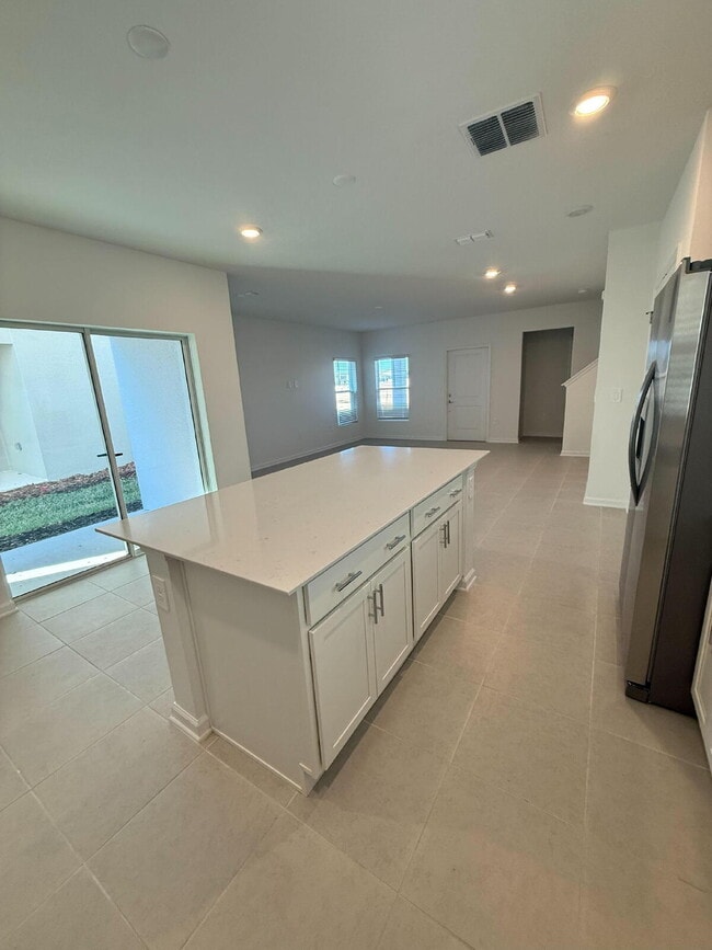 Building Photo - "Embrace Tranquil Living in this Spacious 3-Bedroom, 3-Bath Sanctuary on Zen Way!"