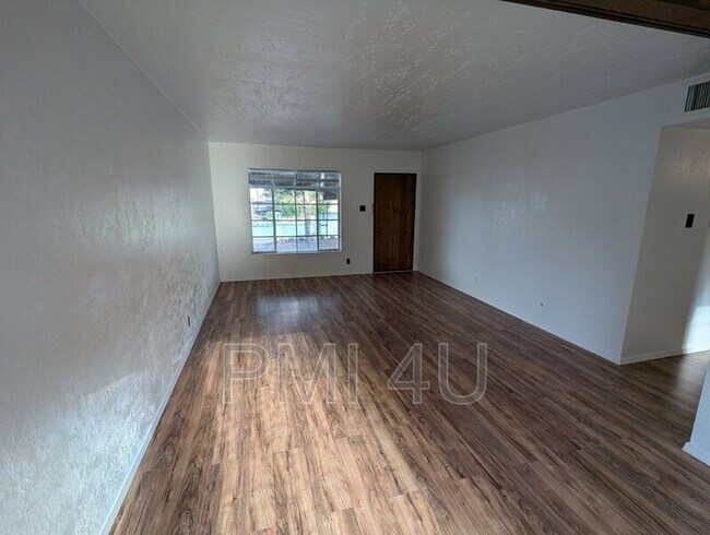 Building Photo - 2812 Los Arboles Ct NE