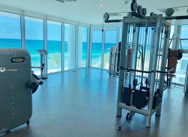 Building Photo - 17001 Collins Ave