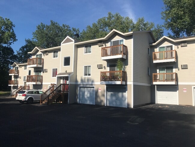 Building Photo - 585 Belland Ave