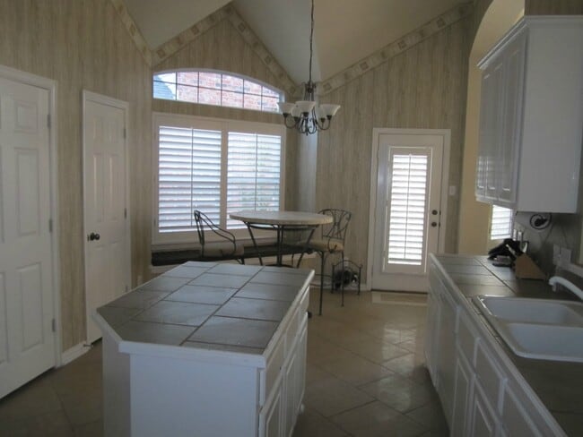 Building Photo - 1644 Kimble Dr