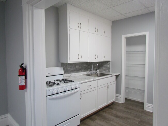 Foto del edificio - 327 E Cherry St