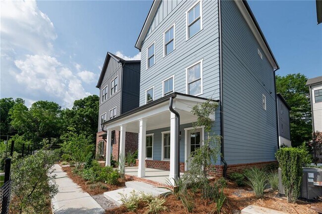 Building Photo - 3272 Stillwood Dr