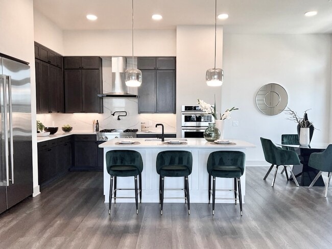 Photo - 3330 Oak Grove Ave Apartment