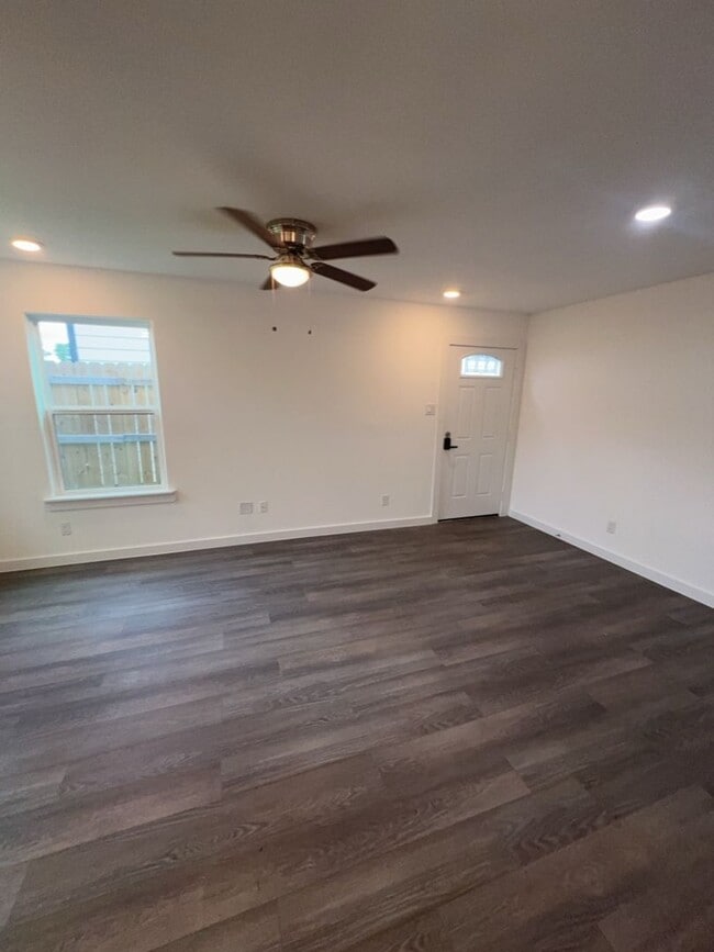 Photo - 6009 Wedgefield St Apartment