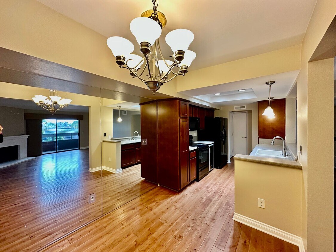 Foto principal - Your new home Awaits-Top Floor Escondido G...