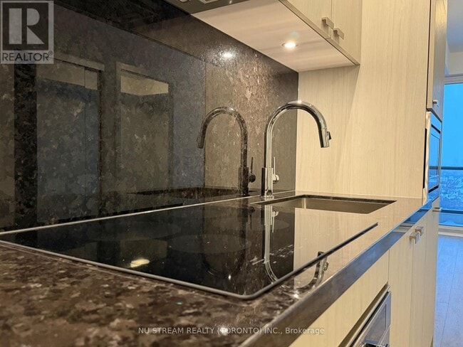 Building Photo - 115 Denison Ave