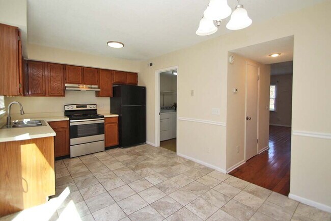 Foto del edificio - Four Bedroom Townhome with Plenty of Space!