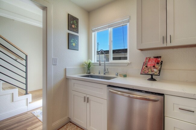 Building Photo - 4050 Hoen Ave