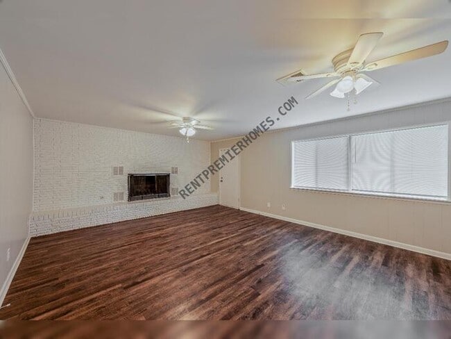 Building Photo - 412 Del Rio Dr