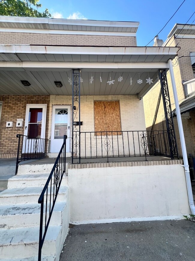 Building Photo - 28 Dexter St