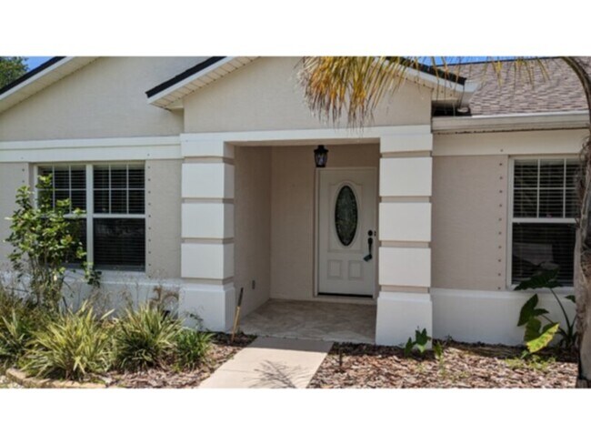 Foto del edificio - Spacious 3 Bedroom/Fenced House Available ...