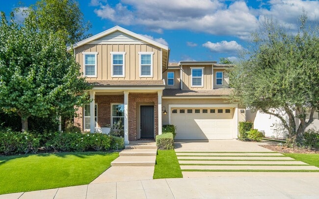 Building Photo - Exceptional Remodeled & Professionally Fur...