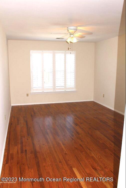 Building Photo - 390 Deuce Dr
