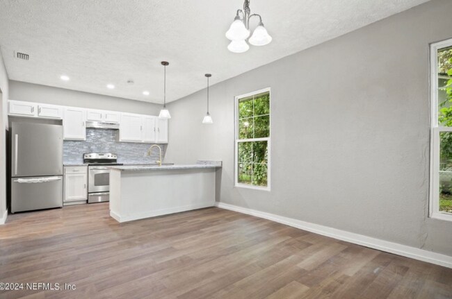Foto del edificio - 922 Glencarin St