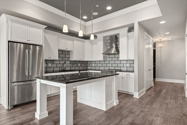 Foto del edificio - Lakefront Condo at Revery Point