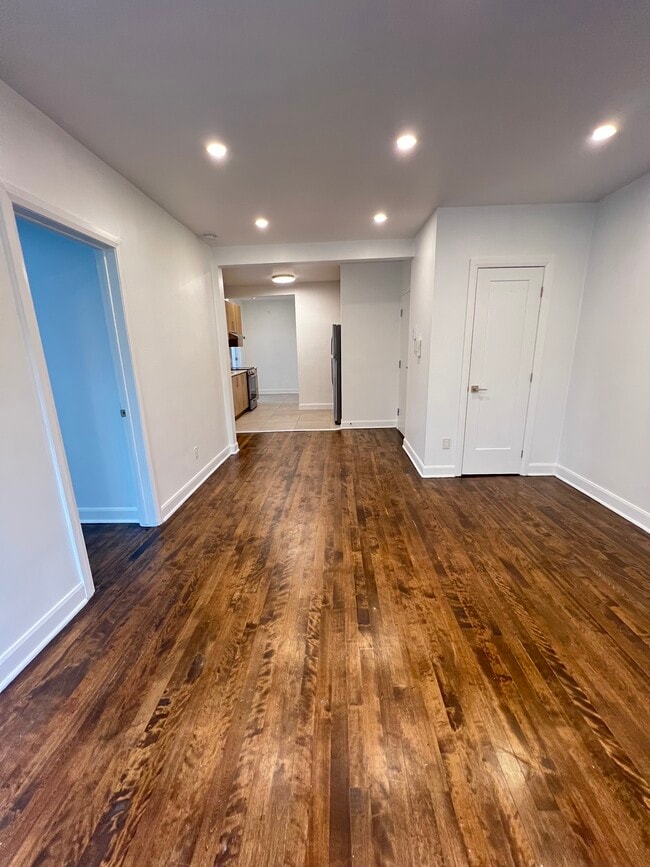 Building Photo - 4030 Boul Saint-Joseph E