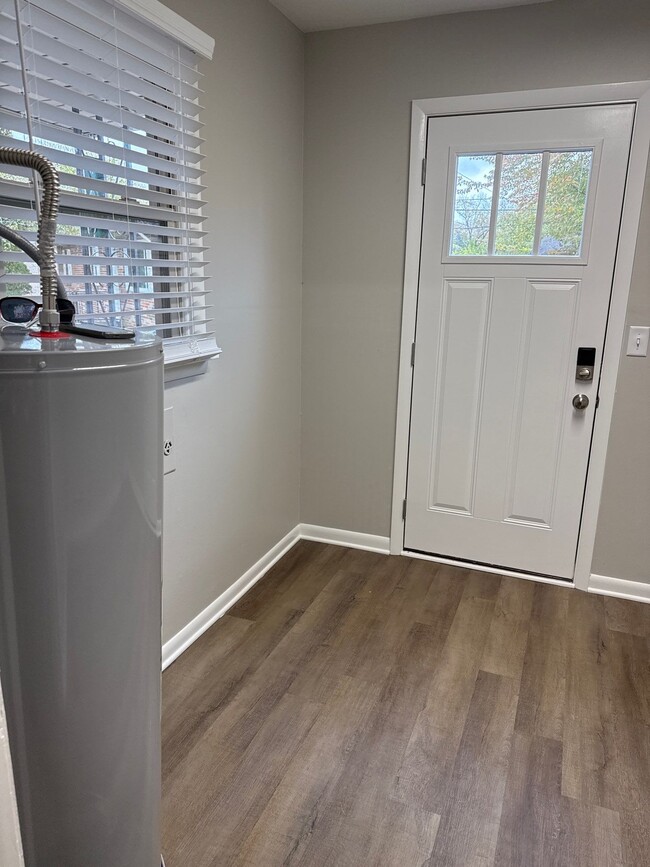 Building Photo - 1247 Pleasant View Dr