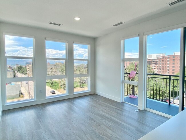 Building Photo - 3500 S Corona St
