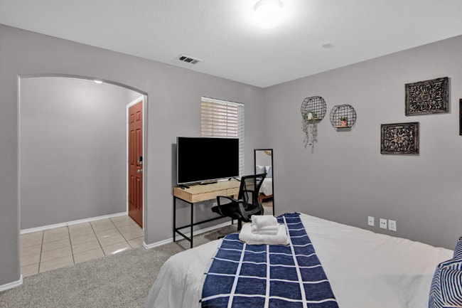 Building Photo - 9854 Wake Bridge Dr