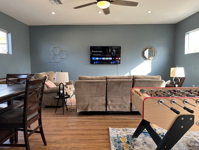 Foto del edificio - 1949 Daggs Loop