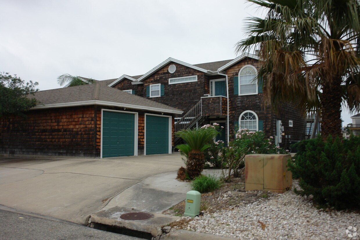 15318A15318D Bonasse Ct, Corpus Christi, TX 78418 Apartments at