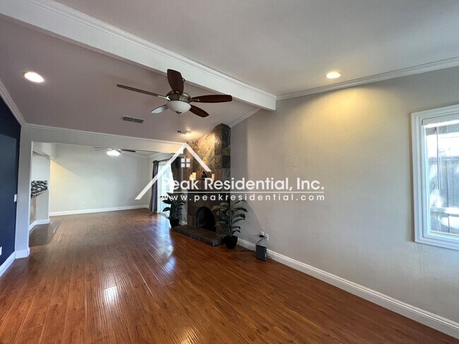 Building Photo - Updated 2bd/1ba Rancho Cordova Halflex wit...