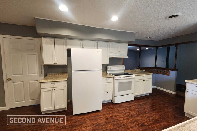 Foto del edificio - 1224 Maycroft Rd