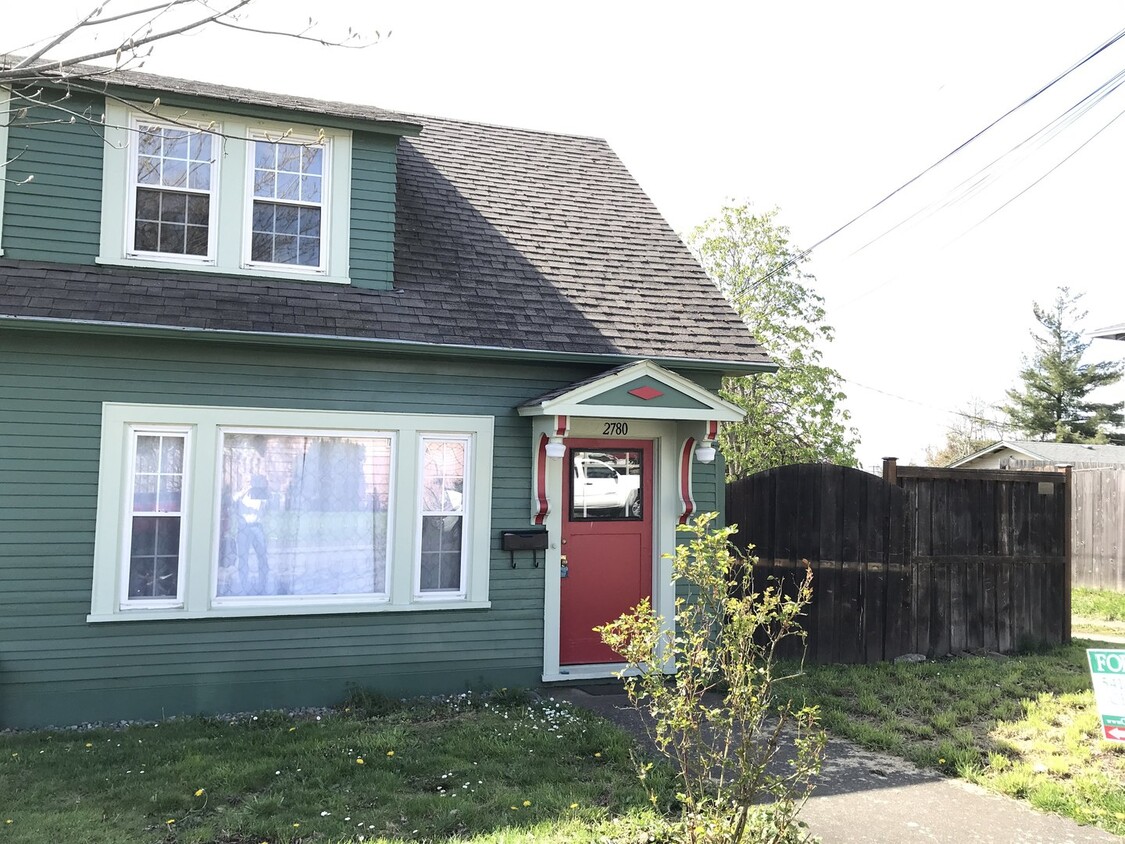 Primary Photo - 28th & Washington Duplex