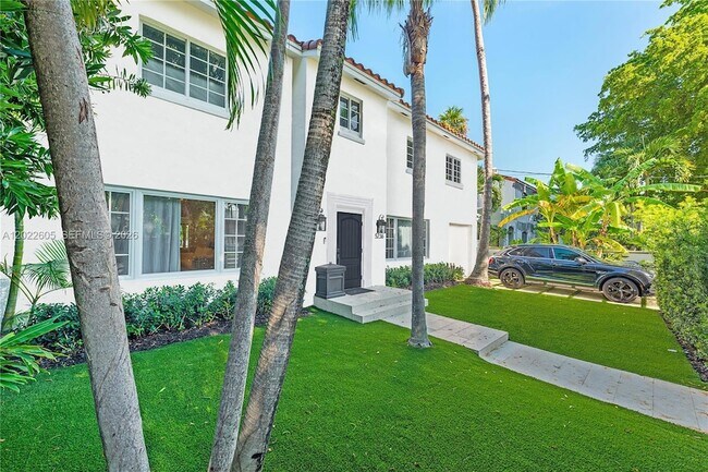 Foto del edificio - 5236 Pine Tree Dr