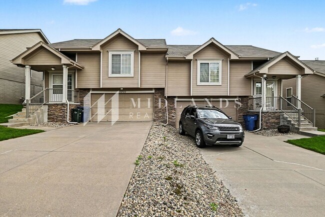 Building Photo - Beautiful Townhome in Shadow View