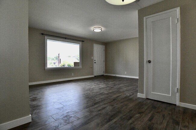 Building Photo - 5203 32nd Ave S