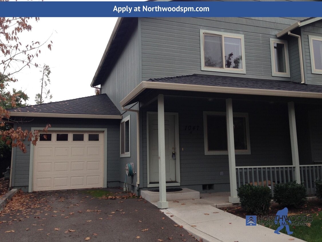 Primary Photo - Beautiful 2 Bedroom 2.5 Bathroom Townhouse...