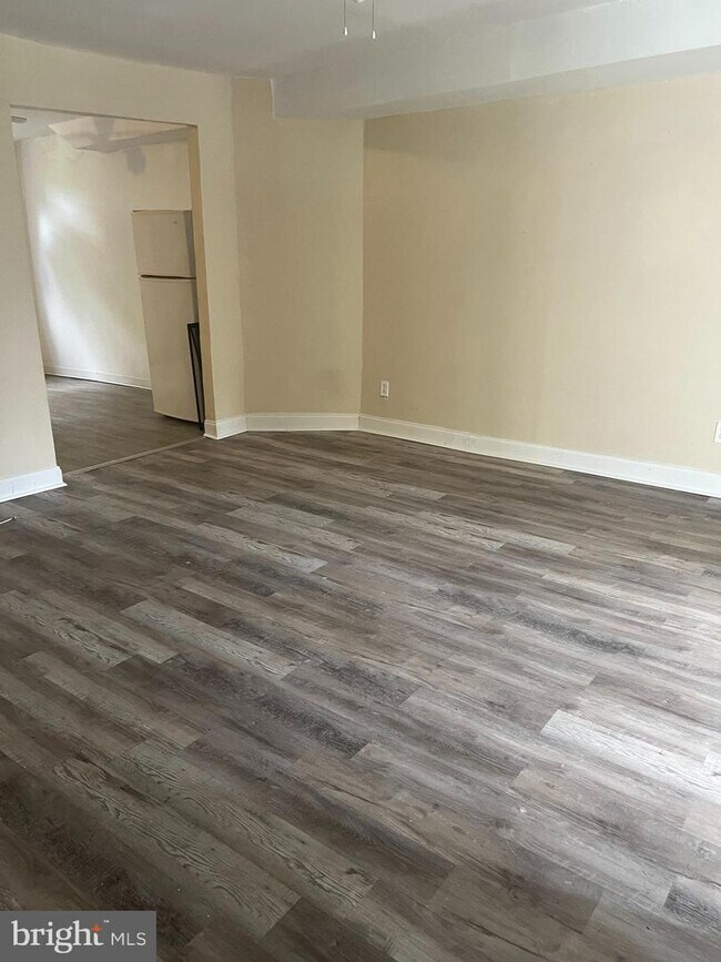 Building Photo - 801 Elsinore Pl