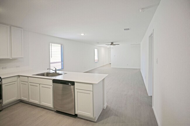 Foto del edificio - 227 Zyra Ave