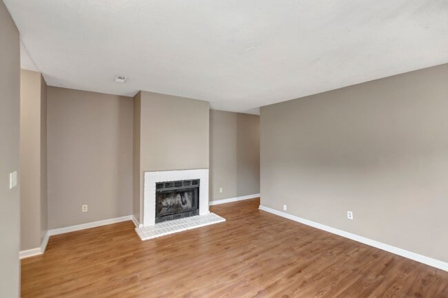 Building Photo - MOVE IN SPECIAL! Two Bedroom Pet-Friendly Unit in Gadsden Acres!