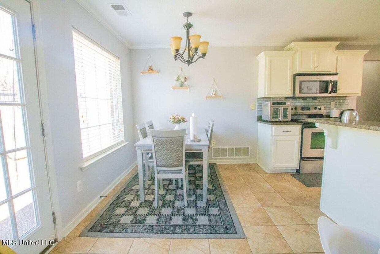Foto del edificio - COMING SOON! Dickens Place Subdivision