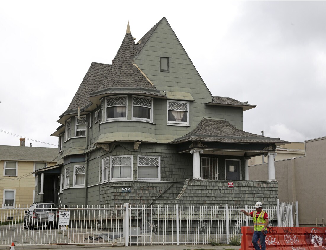 514518 W MacArthur Blvd, Oakland, CA 94609 Apartments in Oakland, CA