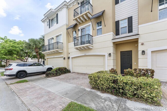 Building Photo - 638 NW 38th Cir