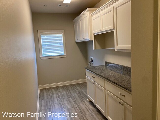 Building Photo - 3 br, 2.5 bath House - 1000 Turnberry Drive